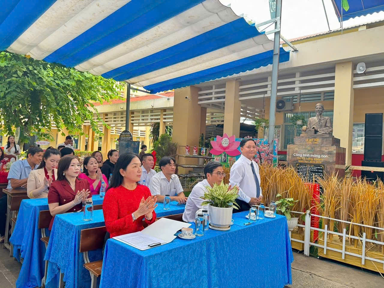 z7246744284440 f4074dfc29e5fe9c40454f7bbc855a8a